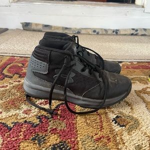 Under armour black shoes size 3y